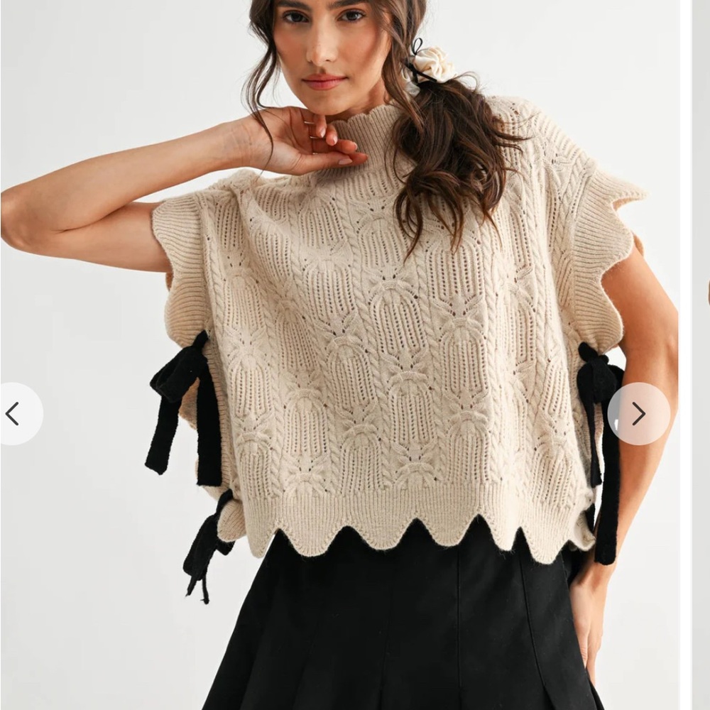 NWTs Entro scalloped sweater top with bows - Picture 4 of 7